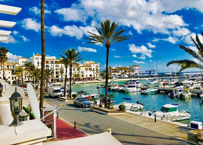 Duquesa Village (La Casa del Loonos)